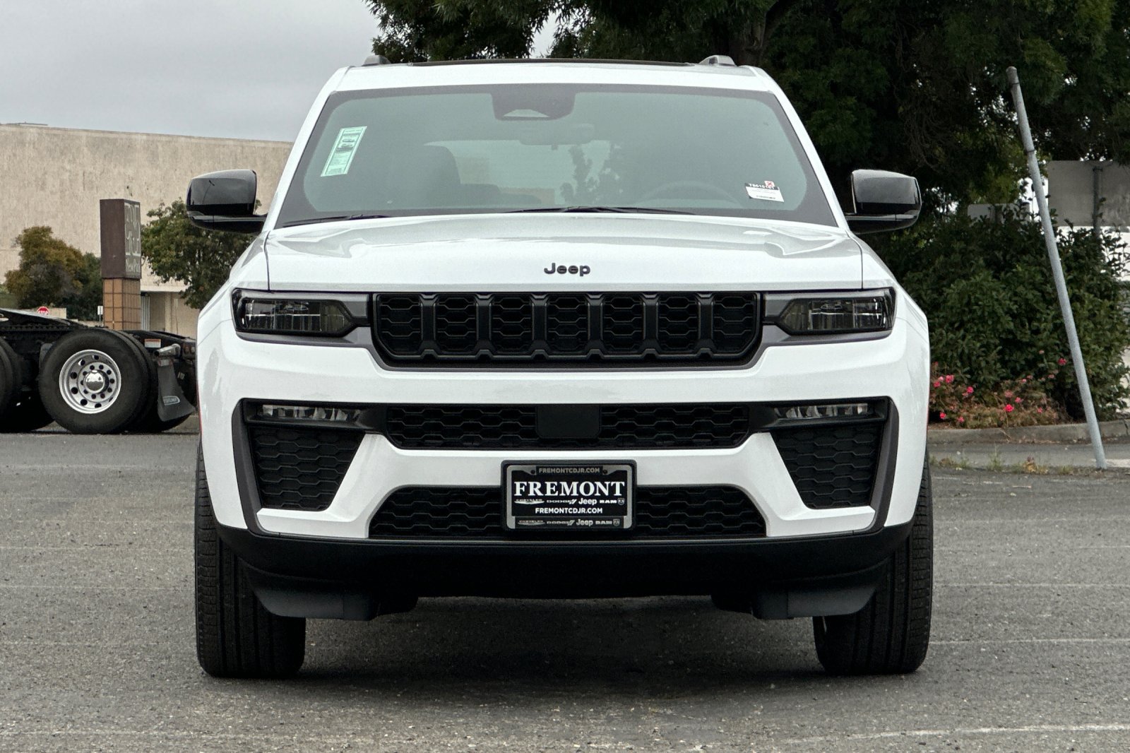 New 2026 Jeep Grand Cherokee L Limited w/ Limited Altitude Package AWD/4WD image 8