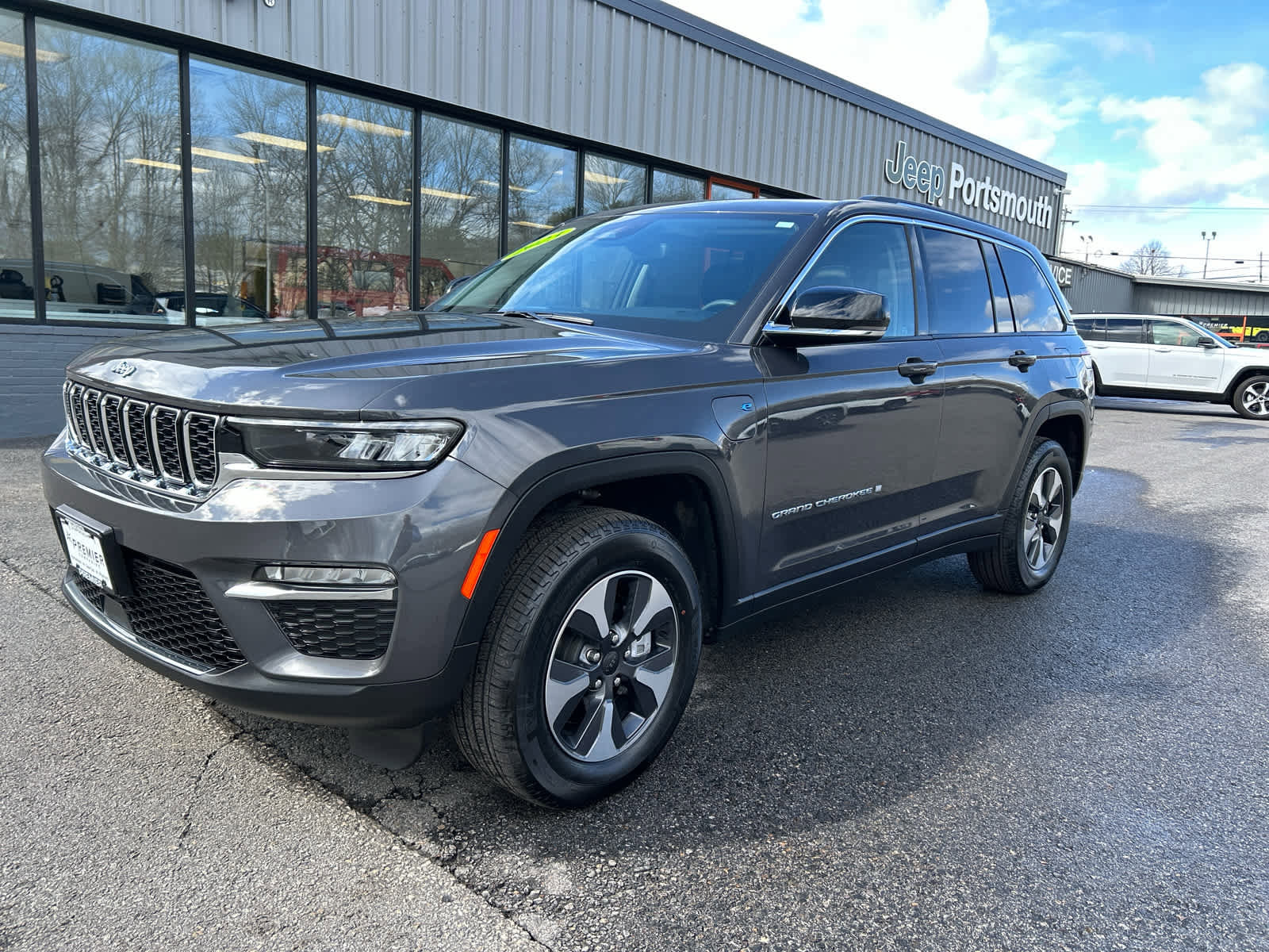 Used 2023 Jeep Grand Cherokee 4WD 4xe image 12