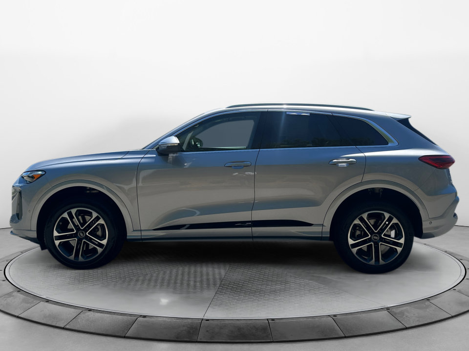 Certified 2025 Audi Q5 Premium Plus w/ Premium Plus AWD/4WD image 4