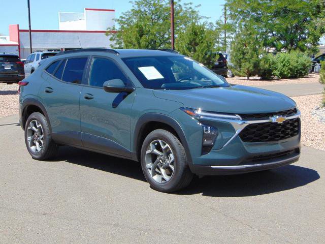Used 2025 Chevrolet Trax LT w/ Driver Confidence Package image 1