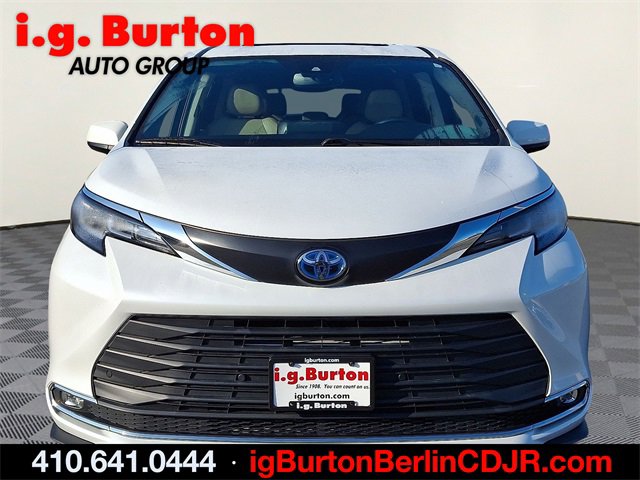 Used 2022 Toyota Sienna XLE image 2