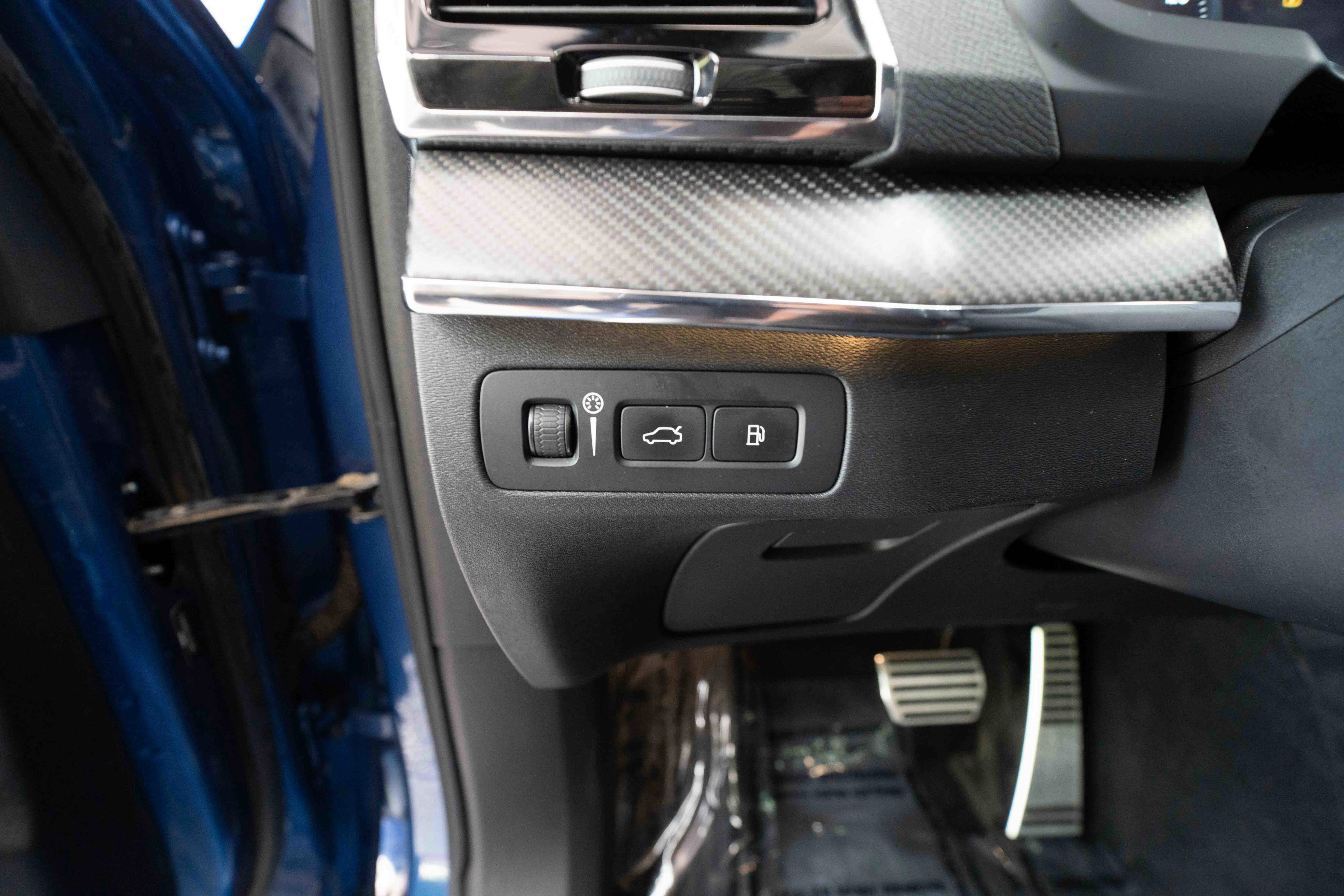 Used 2018 Volvo XC90 T8 R-Design w/ Convenience Package AWD/4WD image 11