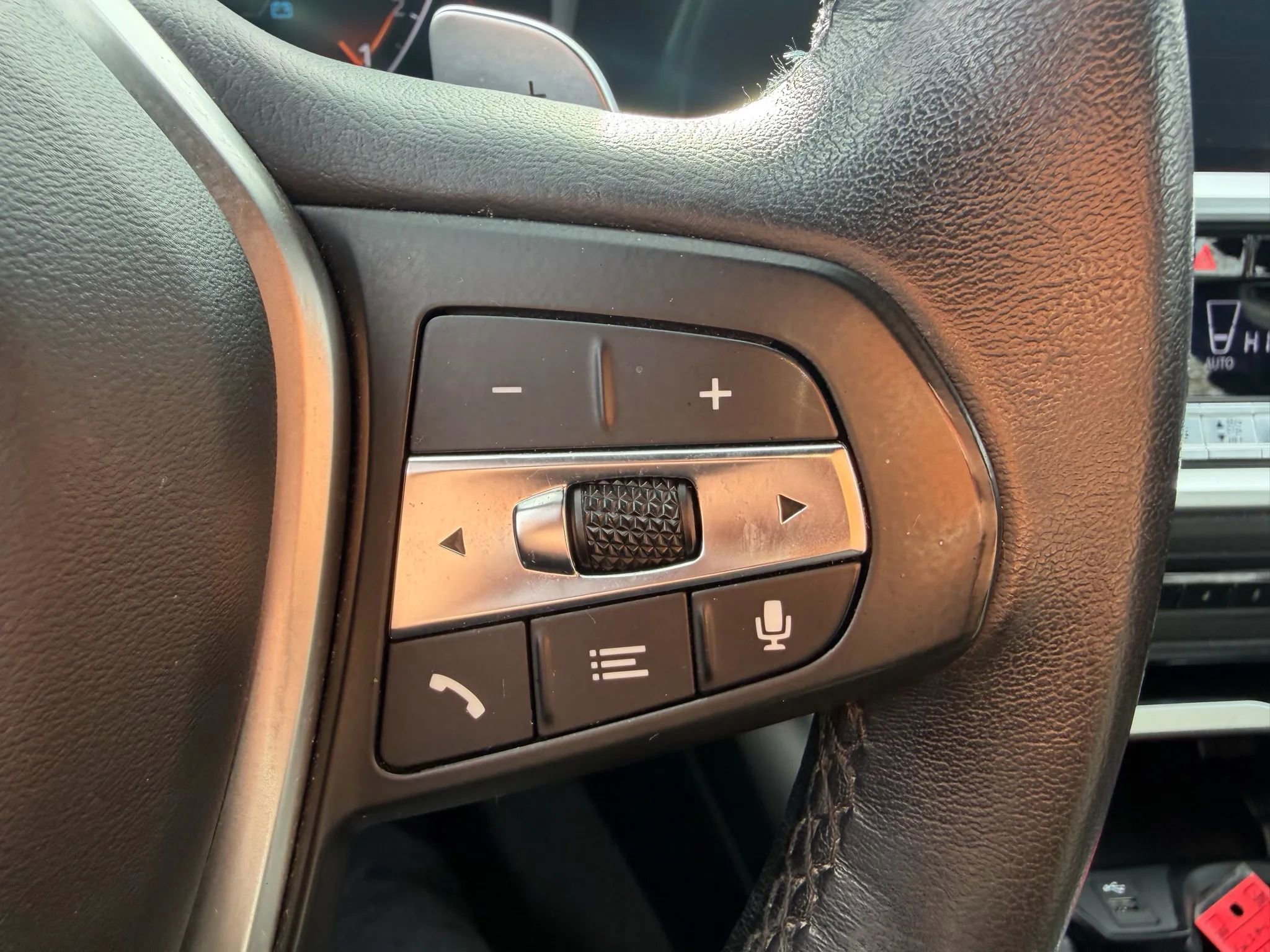 Used 2020 BMW 330i xDrive Sedan w/ Premium Package image 14