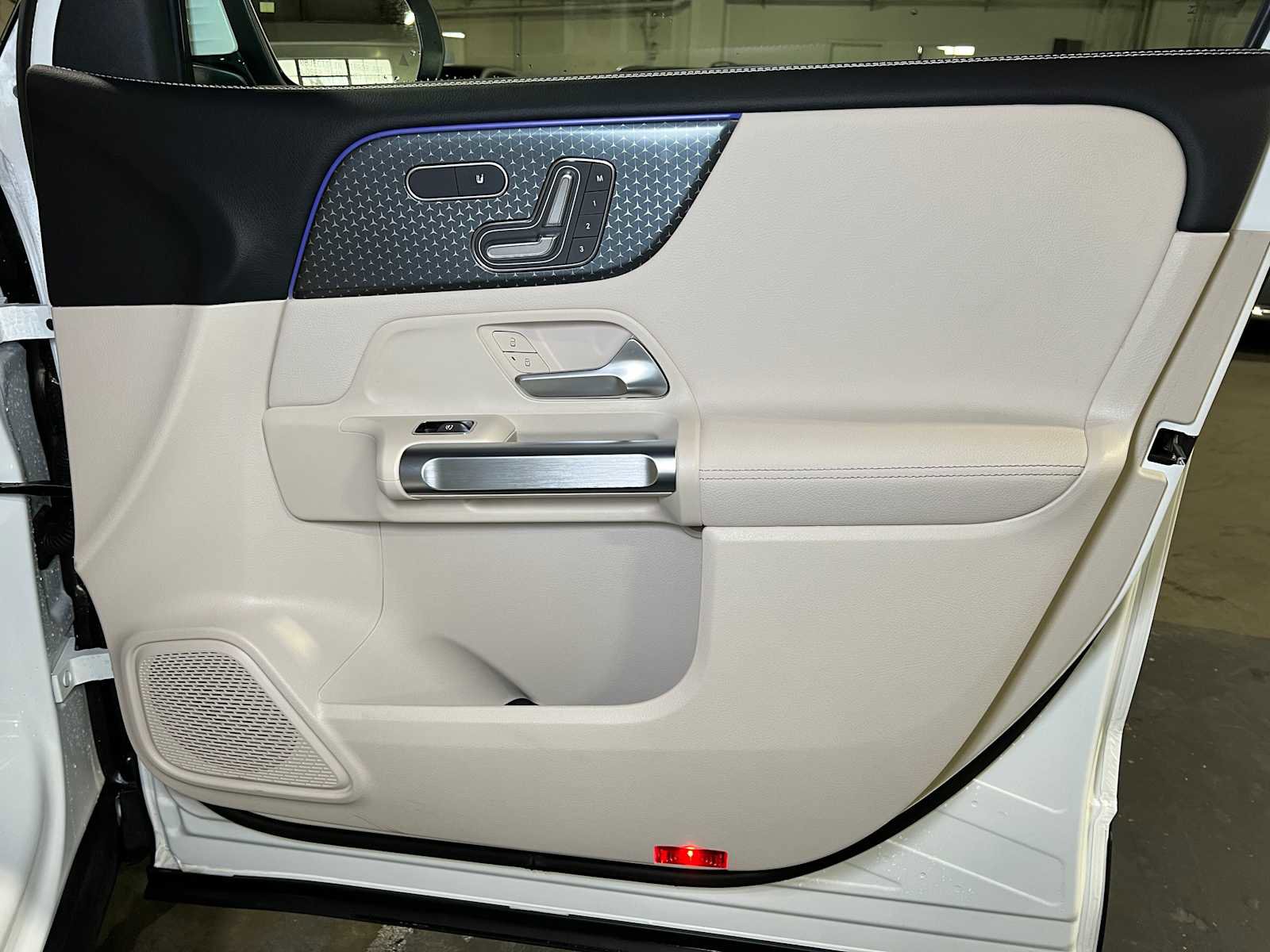 Used 2025 Mercedes-Benz GLB 250 GLB 250 image 10