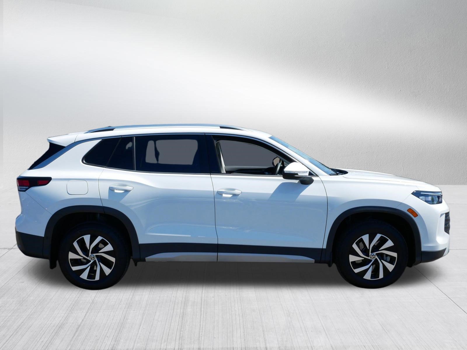 Certified 2025 Volkswagen Tiguan S AWD/4WD image 8