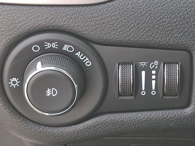Used 2022 Jeep Cherokee Limited image 23