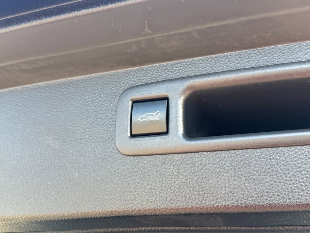 Used 2020 Toyota Highlander XLE AWD/4WD image 9