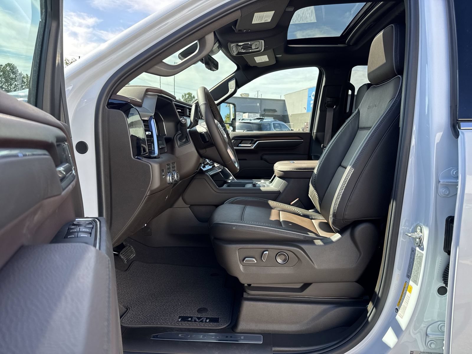 Used 2026 GMC Sierra 2500 Denali w/ Technology Package AWD/4WD image 16