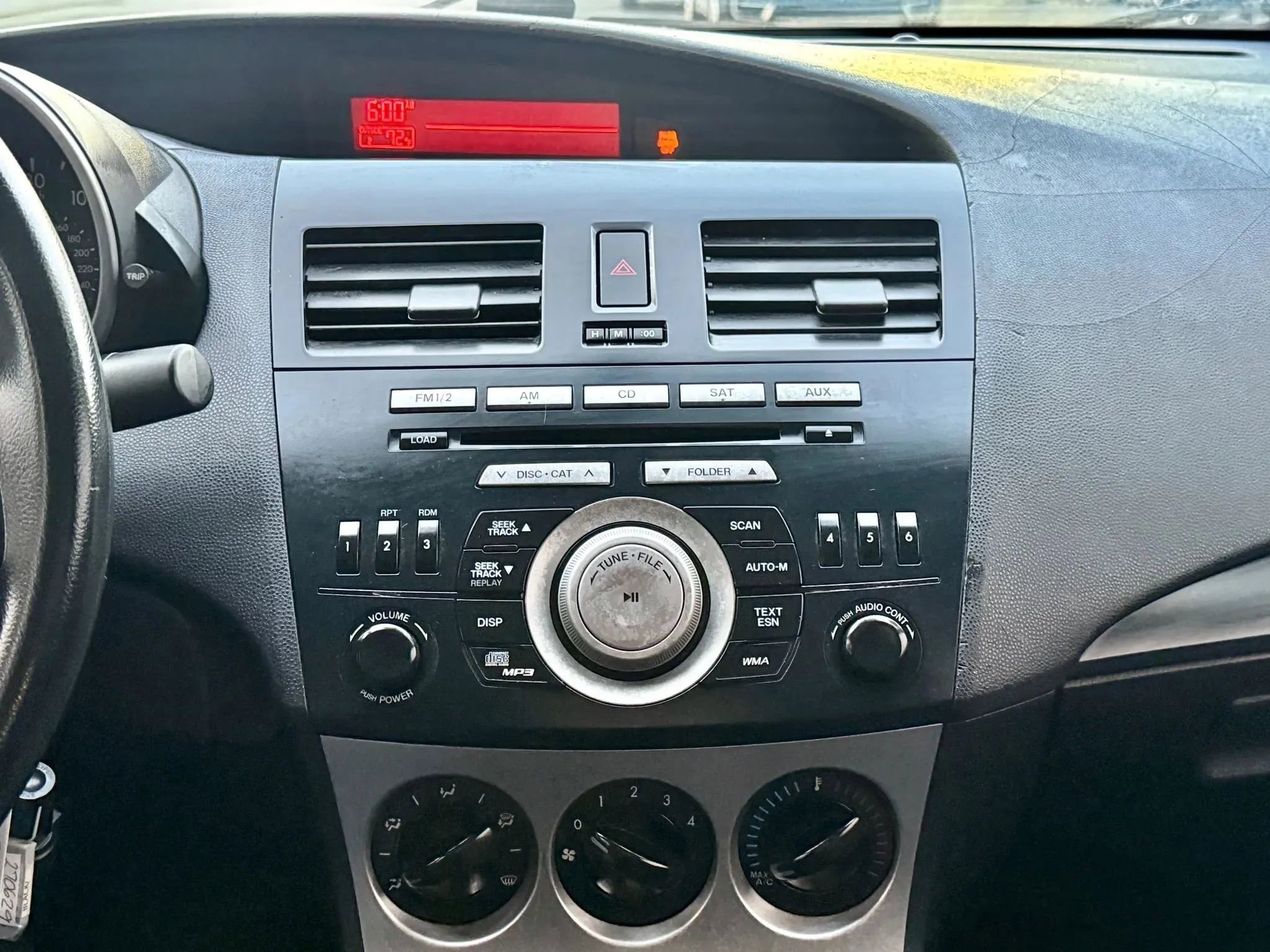 Used 2010 MAZDA MAZDA3 i Sport image 25