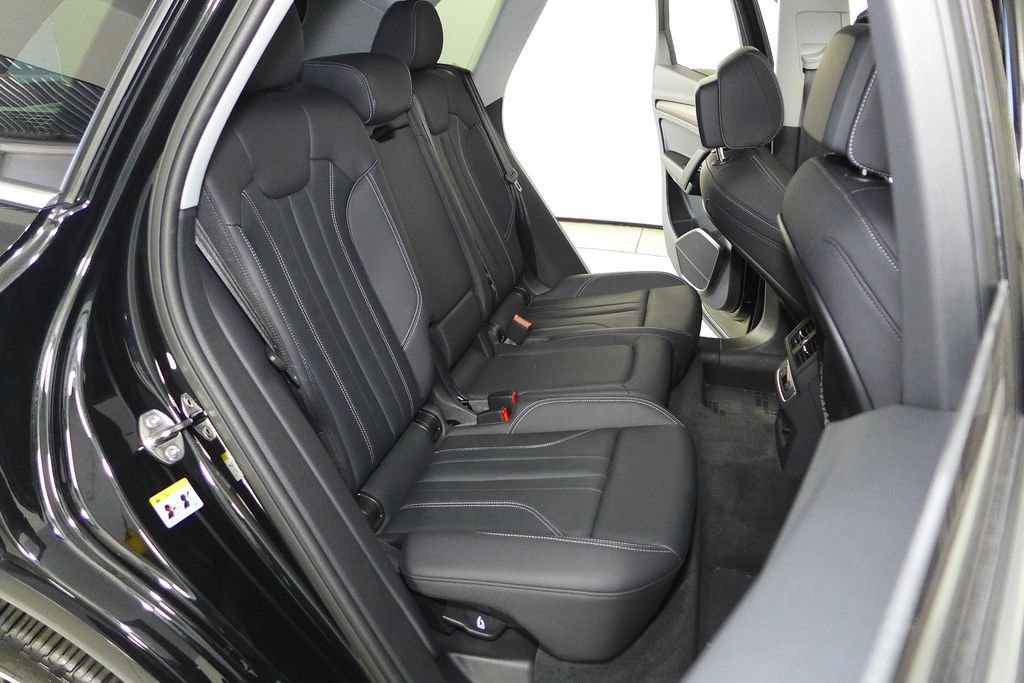 Used 2023 Audi Q5 e Premium w/ Convenience Package AWD/4WD image 20