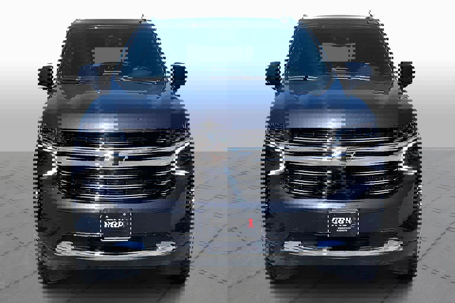 Used 2023 Chevrolet Suburban LT w/ Luxury Package image 4