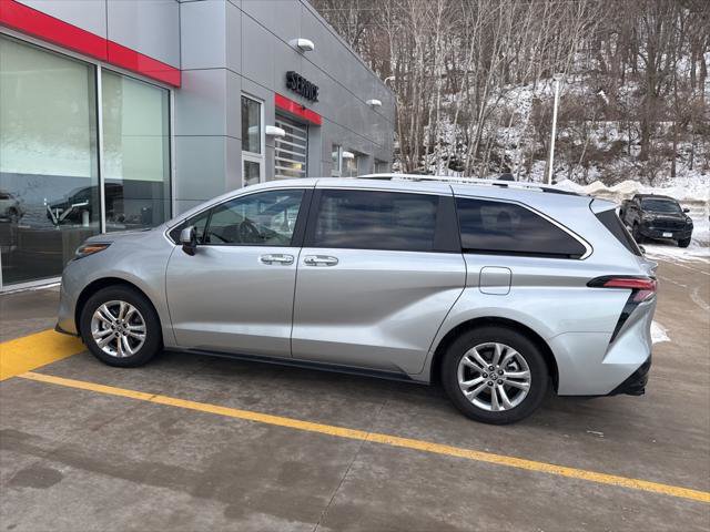 Certified 2024 Toyota Sienna Platinum image 16