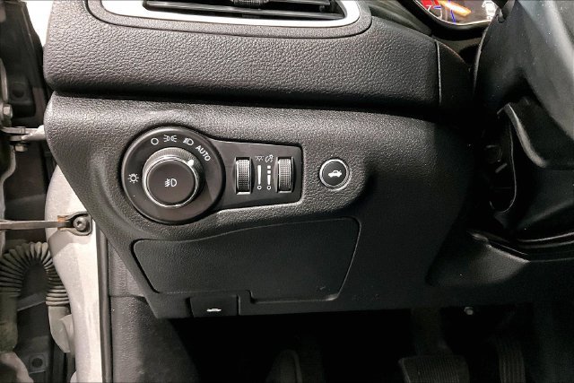 Used 2016 Chrysler 200 Limited FWD image 43