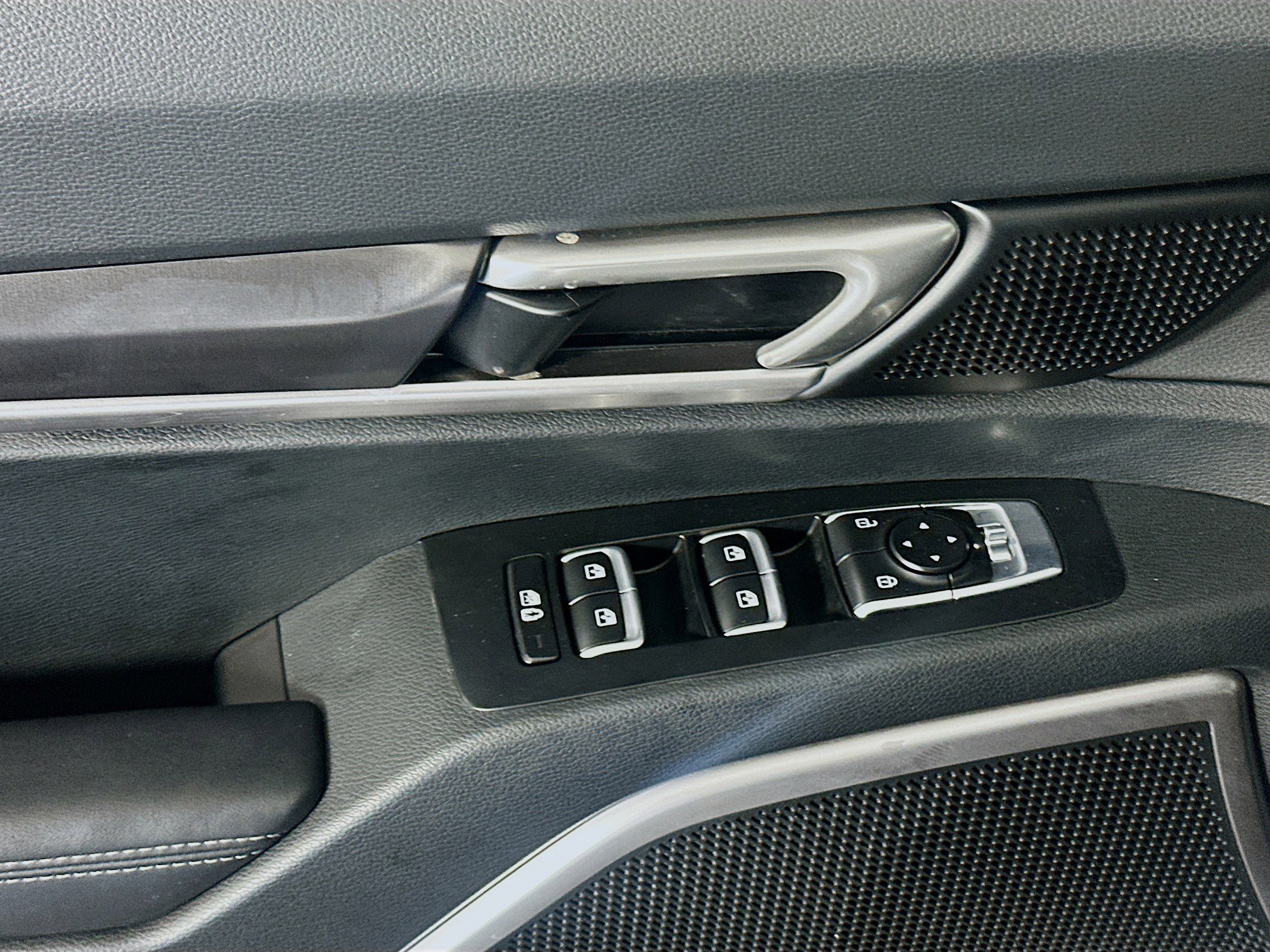 Used 2025 Kia Telluride S image 15