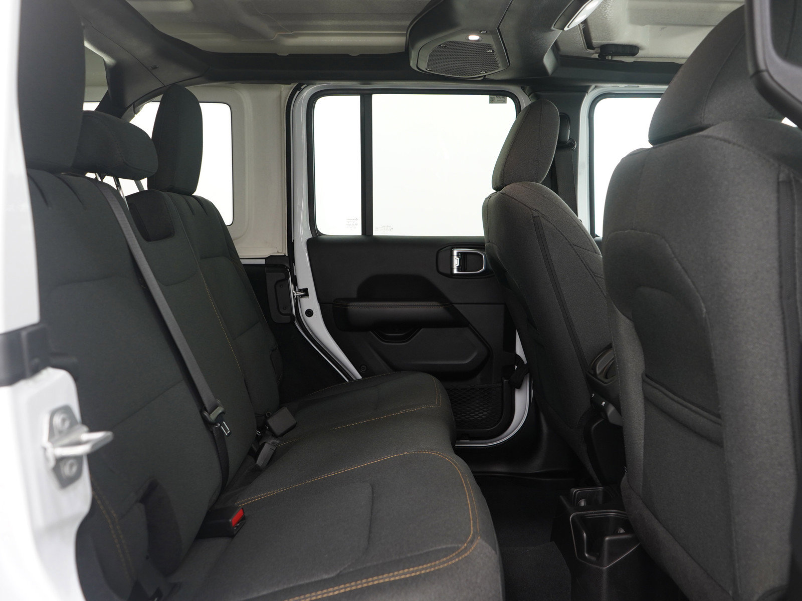 Used 2025 Jeep Wrangler Sahara image 13