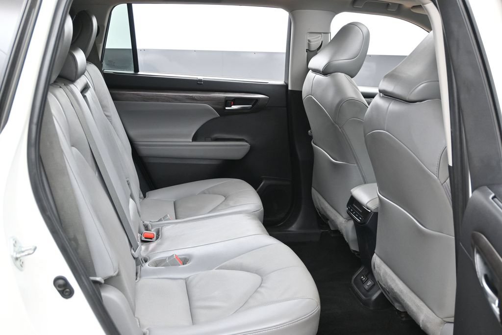 Used 2021 Toyota Highlander Limited AWD/4WD image 25