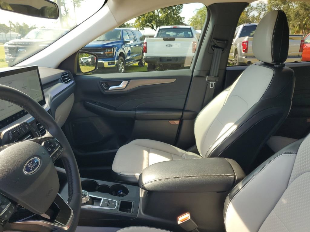 Used 2023 Ford Escape SE image 15