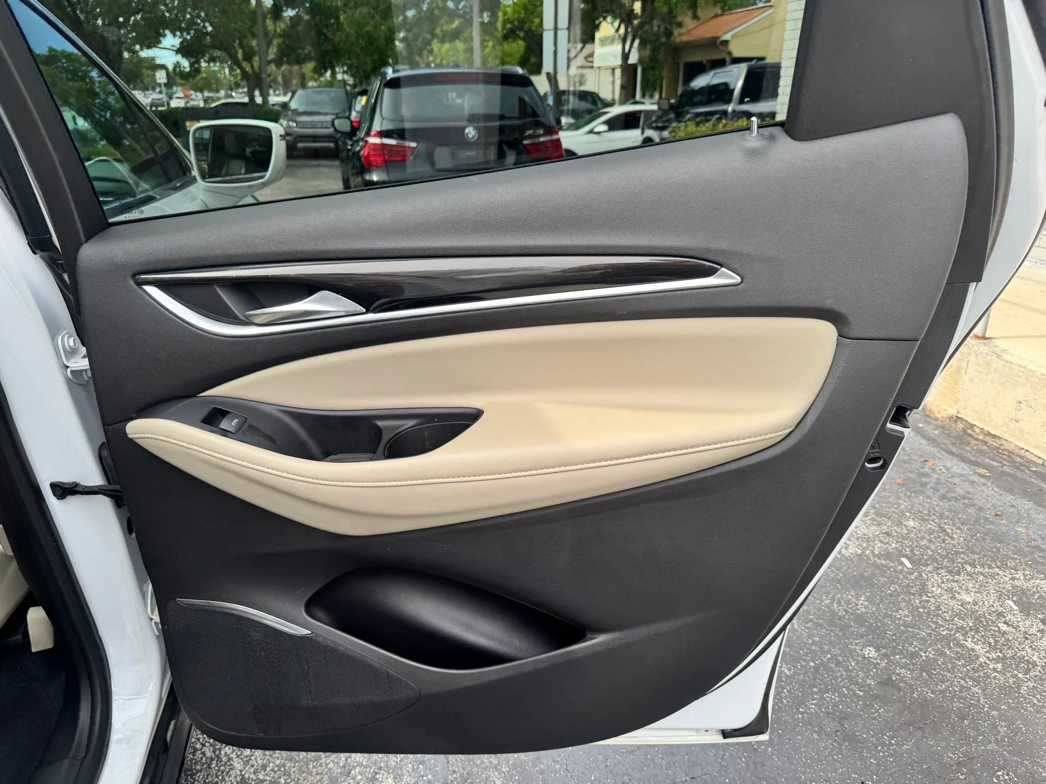 Used 2019 Buick Enclave Premium w/ Experience Buick Package FWD image 36