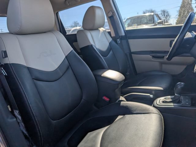 Used 2013 Kia Soul ! w/ Premium Pkg FWD image 22