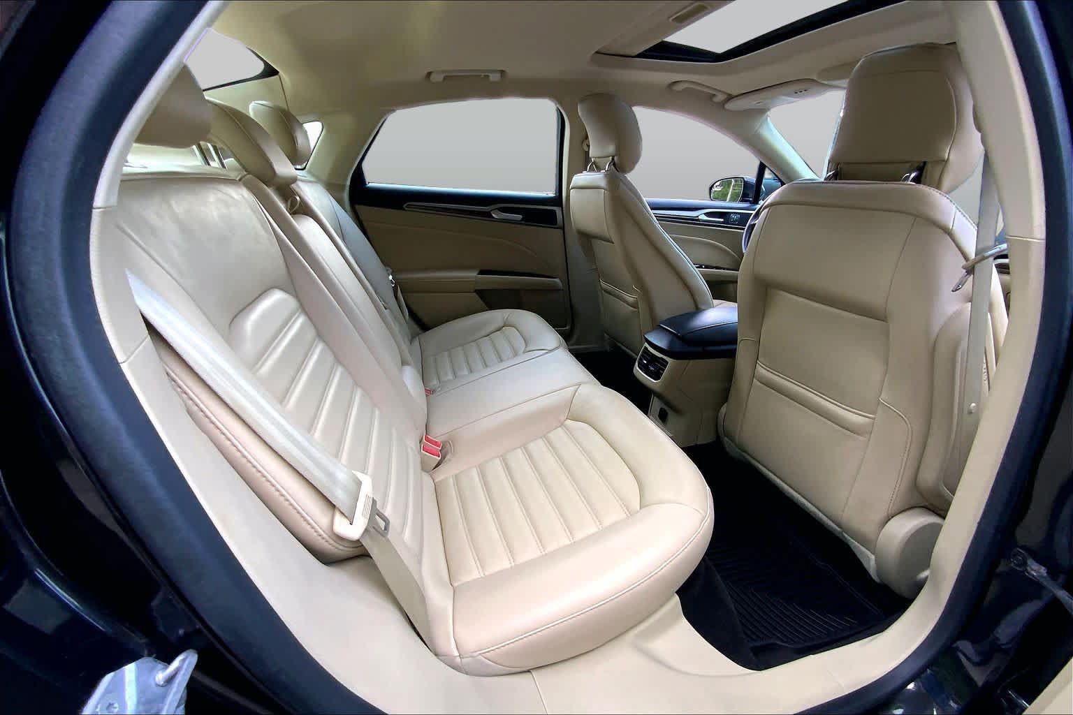 Used 2014 Ford Fusion SE w/ Equipment Group 202A FWD image 18