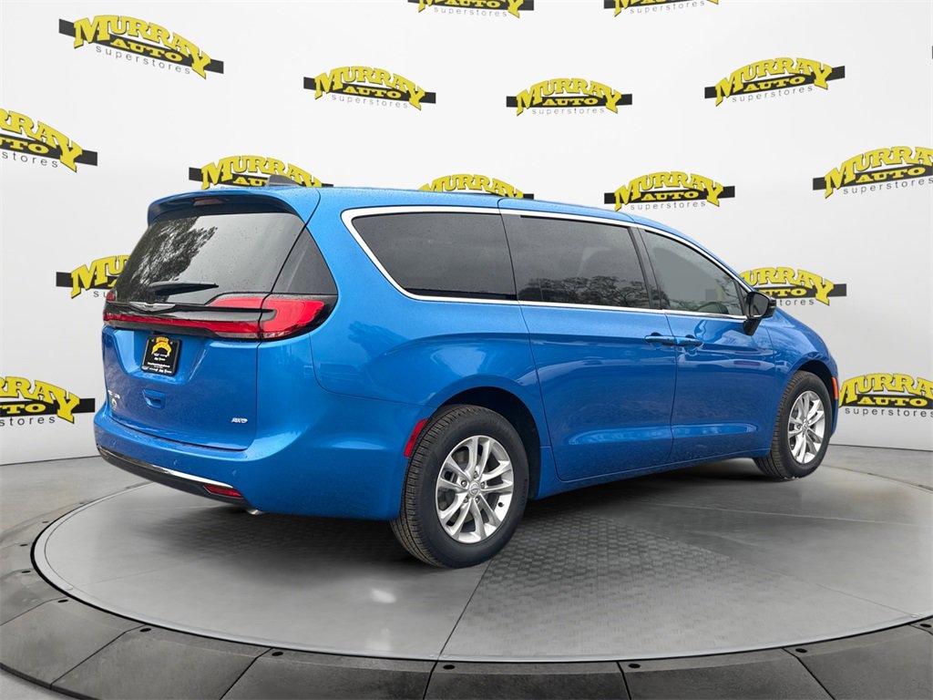 New 2026 Chrysler Pacifica Select image 5