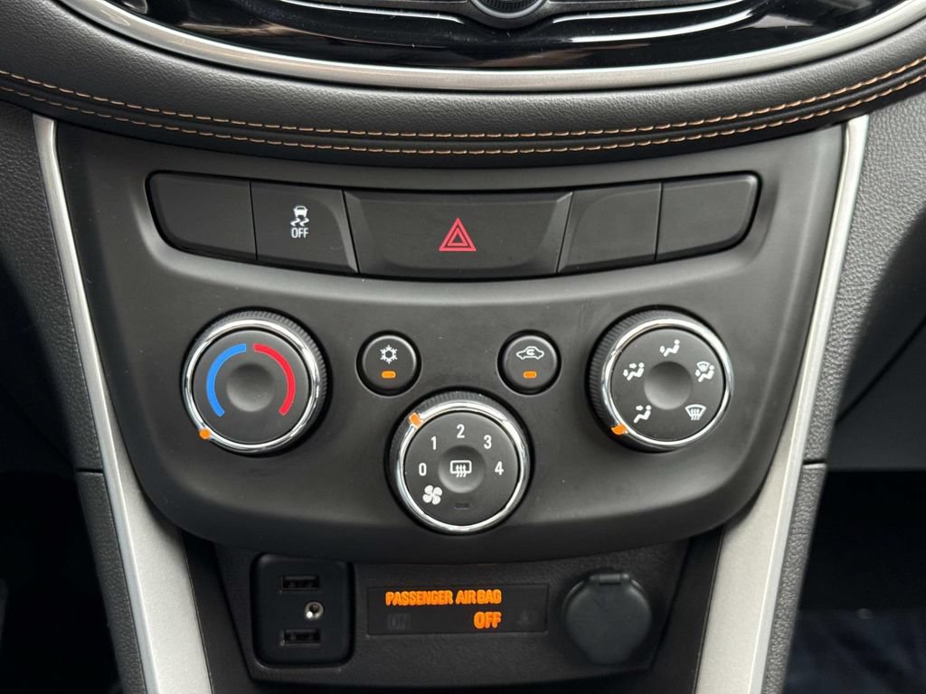 Used 2022 Chevrolet Trax LT w/ LT Convenience Package AWD/4WD image 6