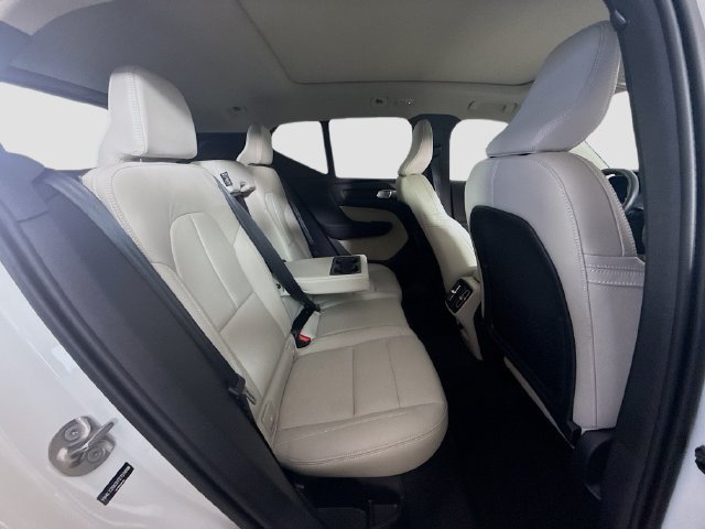 Used 2026 Volvo XC40 B5 Plus AWD/4WD image 26