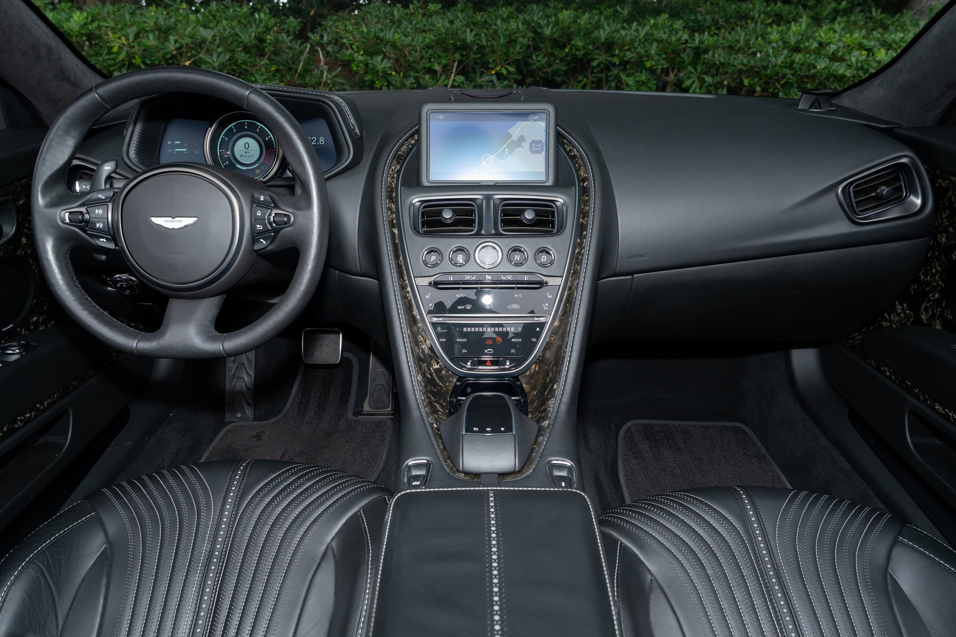 Used 2019 Aston Martin DB11 Volante image 21