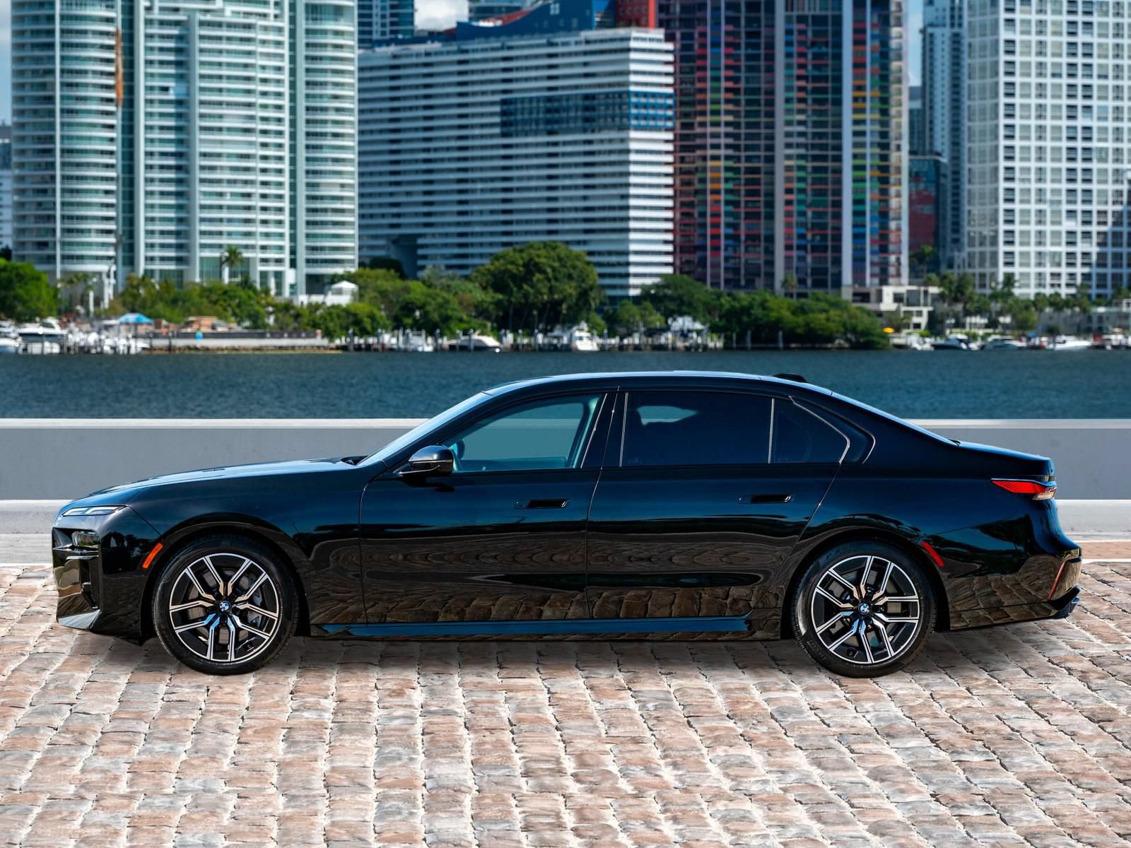 Used 2024 BMW 760i xDrive AWD/4WD image 11