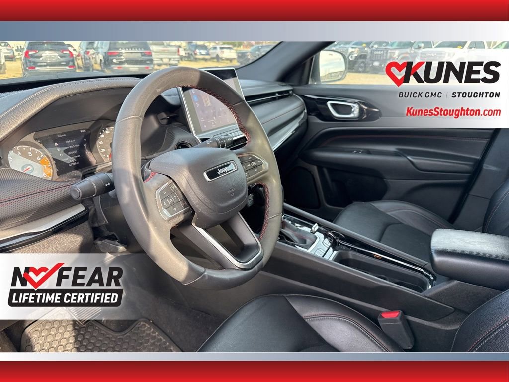 Used 2025 Jeep Compass Trailhawk AWD/4WD image 24