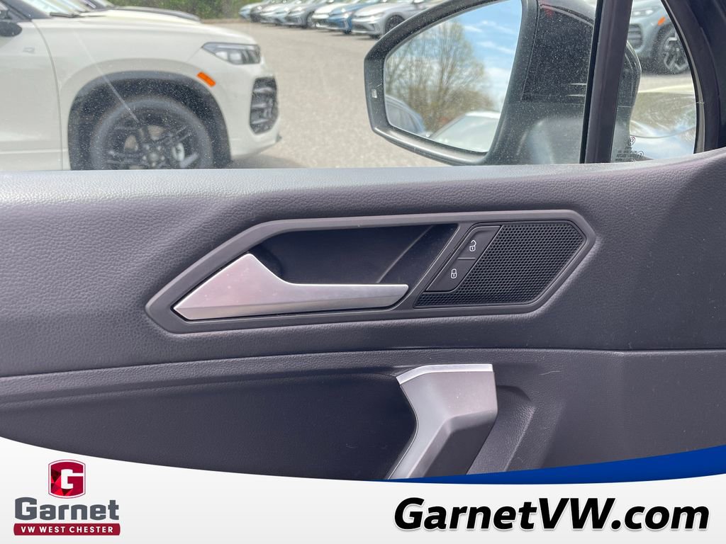 Used 2021 Volkswagen Tiguan SE image 16