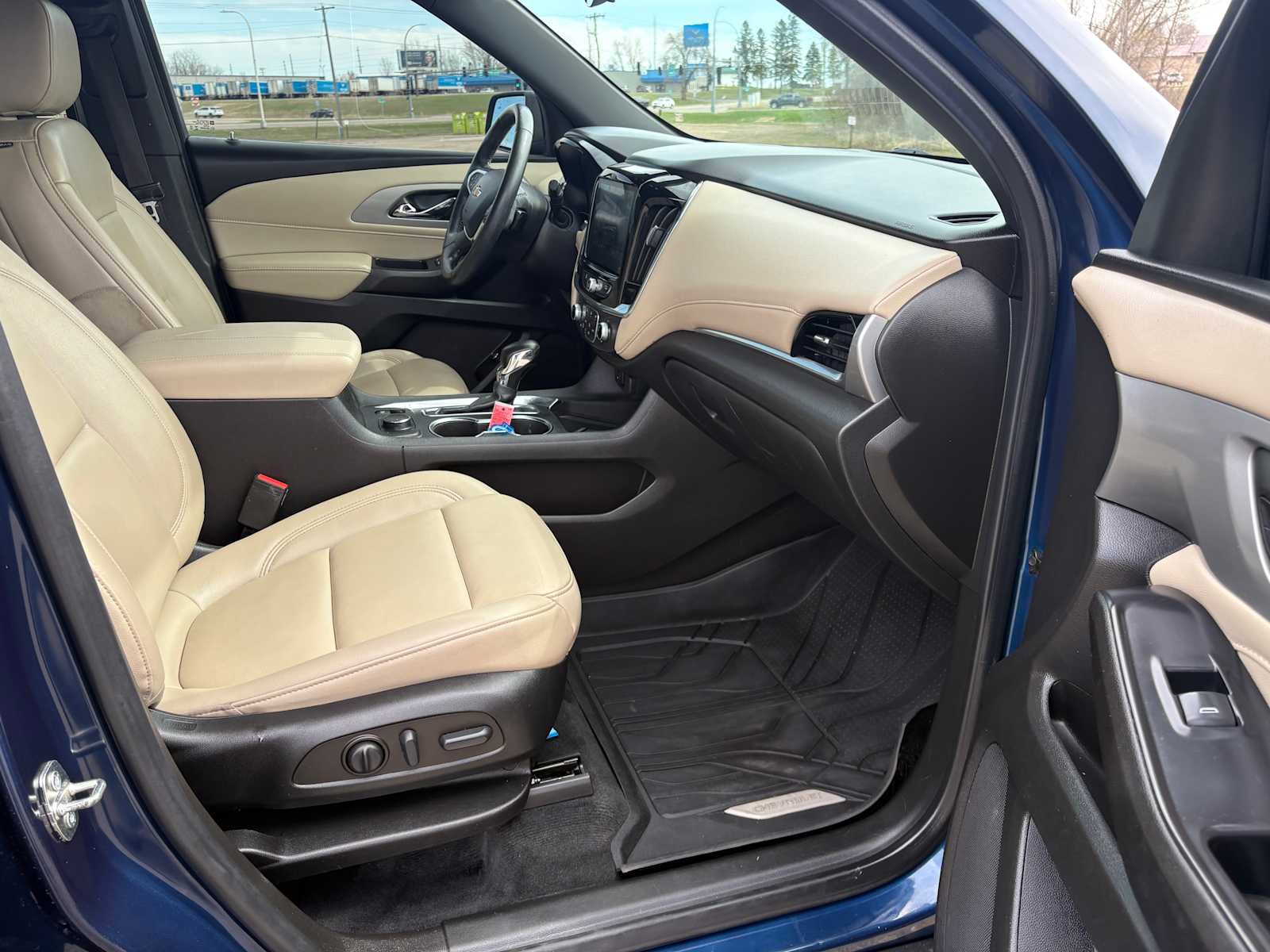Used 2022 Chevrolet Traverse LT AWD/4WD image 13