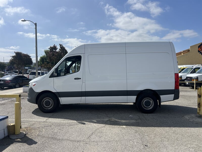 Used 2021 Mercedes-Benz Sprinter 2500 image 4
