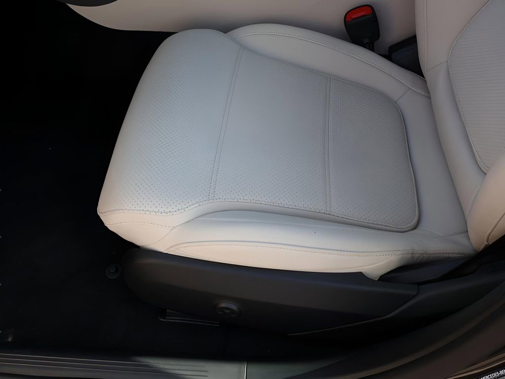 Certified 2025 Mercedes-Benz C 300 4MATIC Sedan image 34