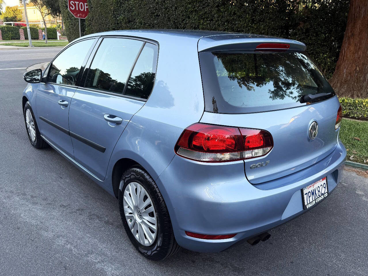 Used 2010 Volkswagen Golf 4-Door image 5
