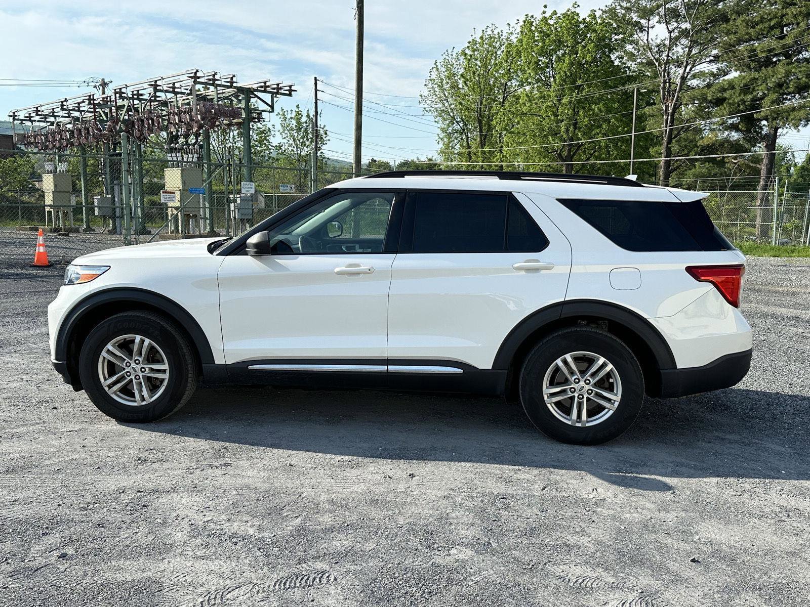 Used 2021 Ford Explorer XLT w/ Equipment Group 202A AWD/4WD image 5