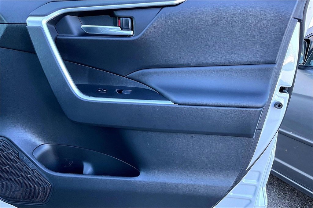 Used 2022 Toyota RAV4 XLE image 22