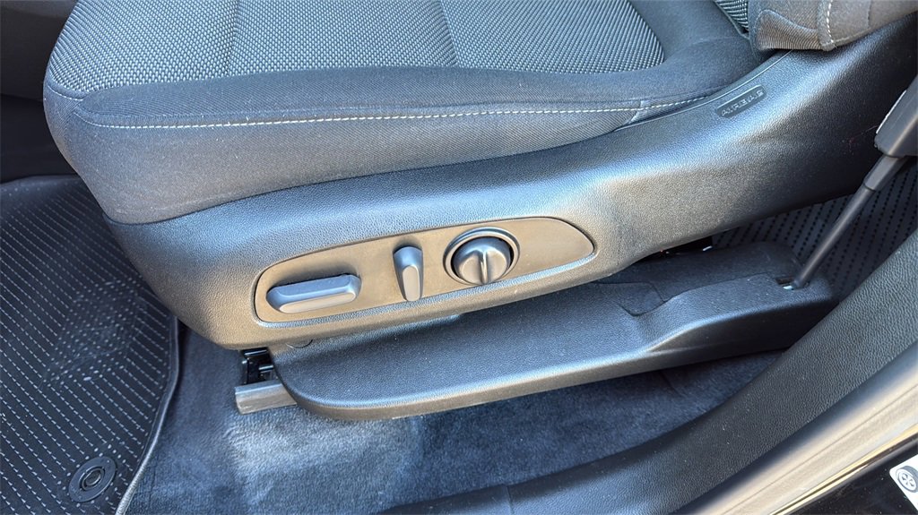 Used 2023 Chevrolet Traverse LT image 12