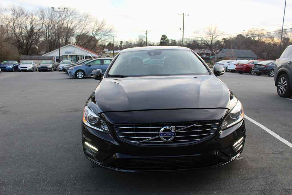 Used 2017 Volvo S60 T5 Dynamic w/ Vision Package image 2