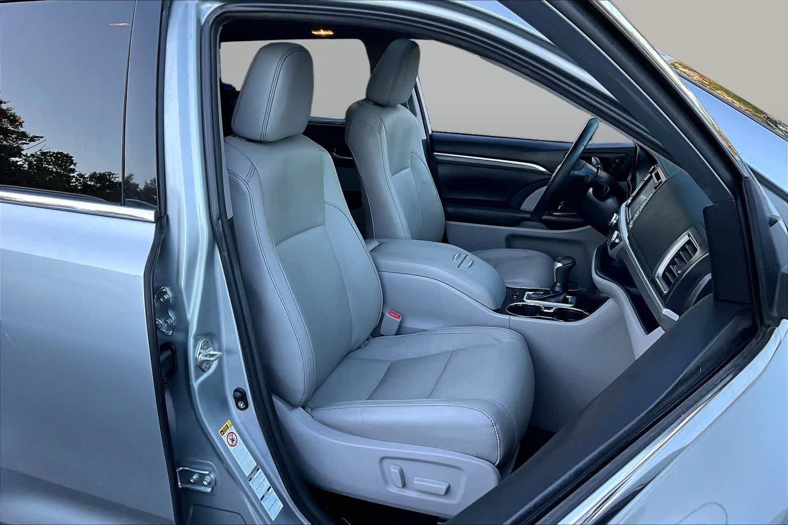 Certified 2018 Toyota Highlander Limited AWD/4WD image 8