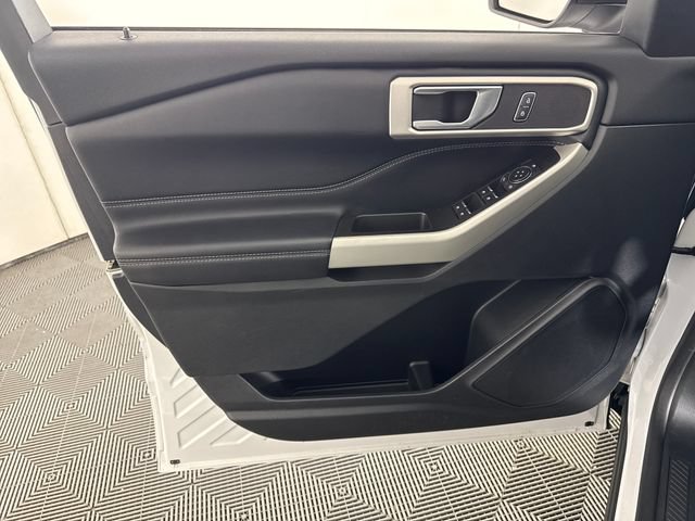Used 2021 Ford Explorer XLT AWD/4WD image 48