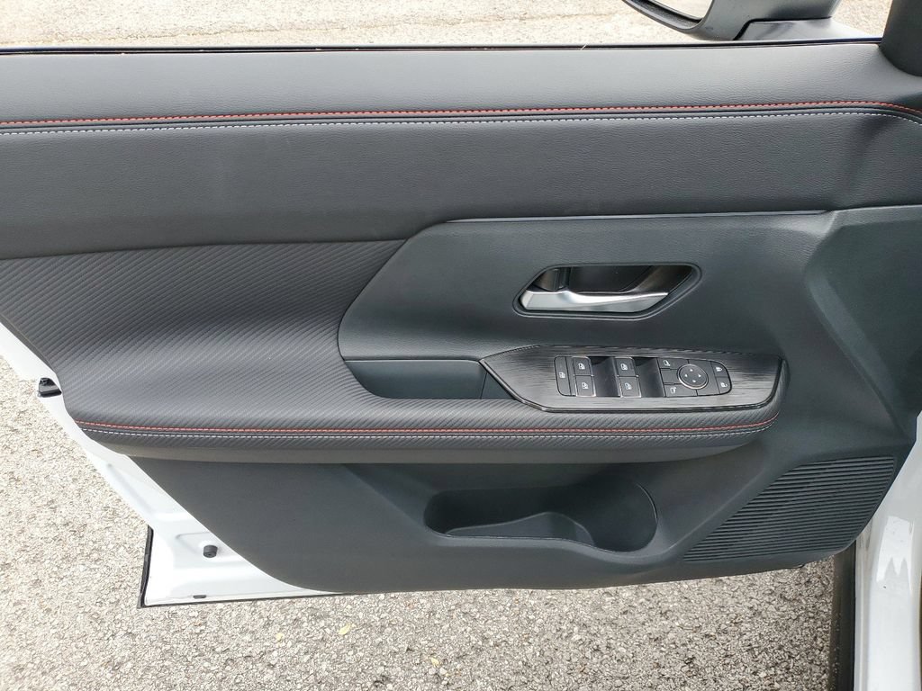 New 2026 Nissan Kicks SR w/ SR Premium Package FWD image 13
