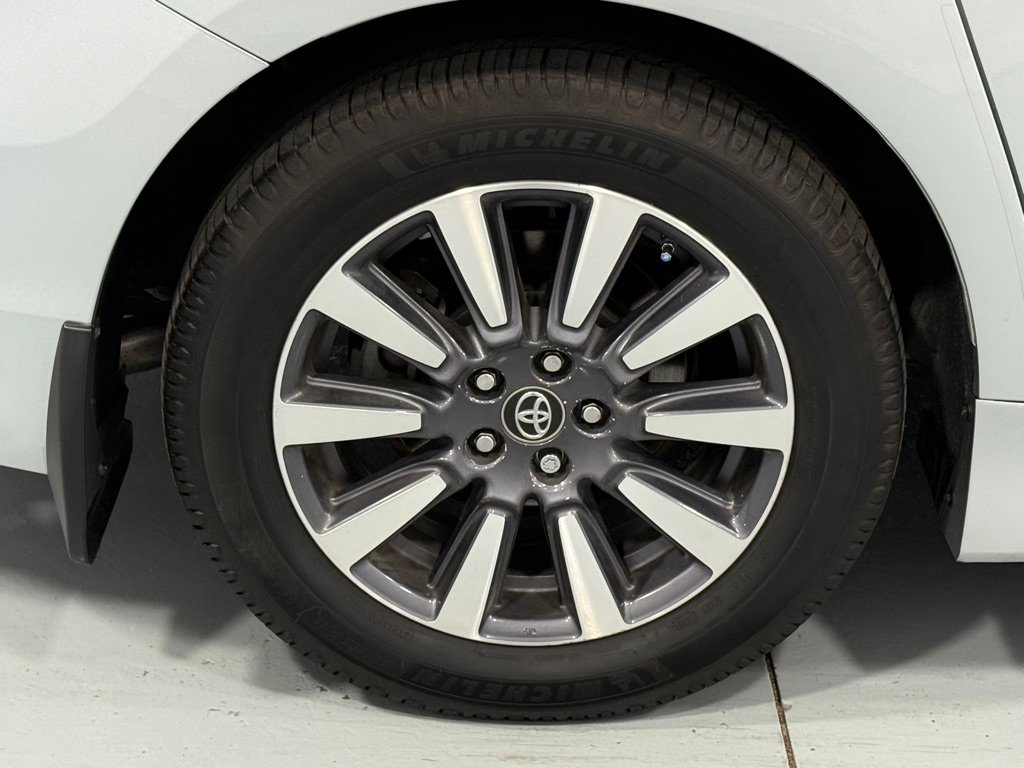 Used 2020 Toyota Sienna Limited Premium image 29