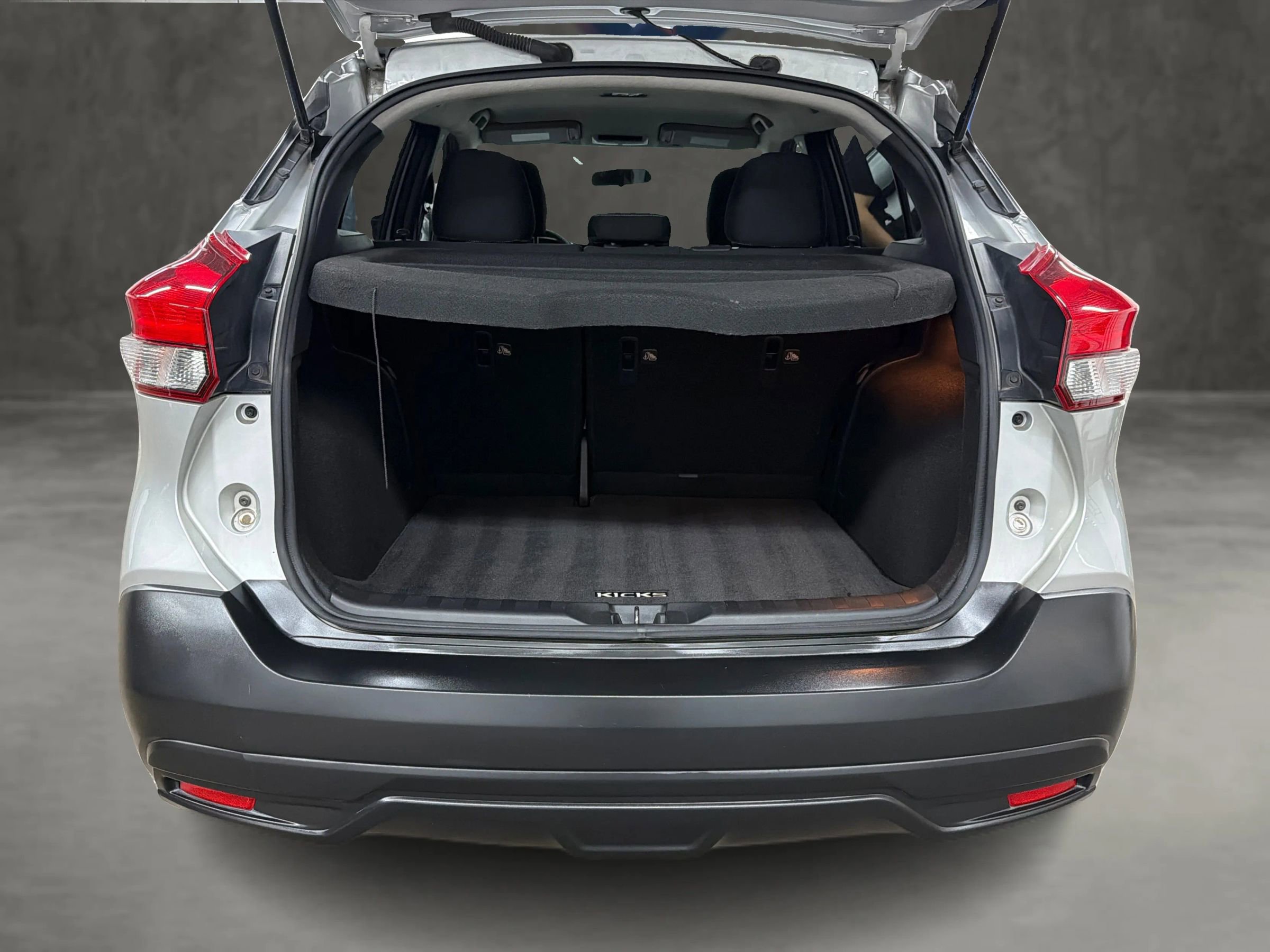 Used 2019 Nissan Kicks SV image 10