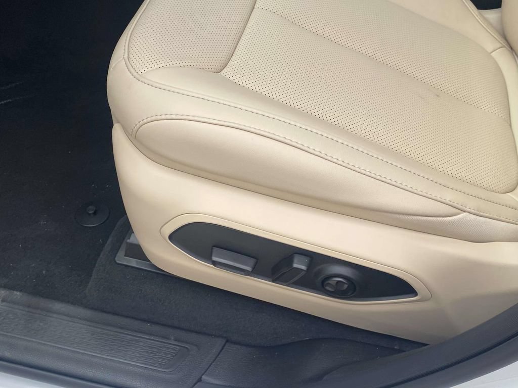 New 2026 Jeep Grand Cherokee L Limited w/ Luxury Tech Group II RWD image 13