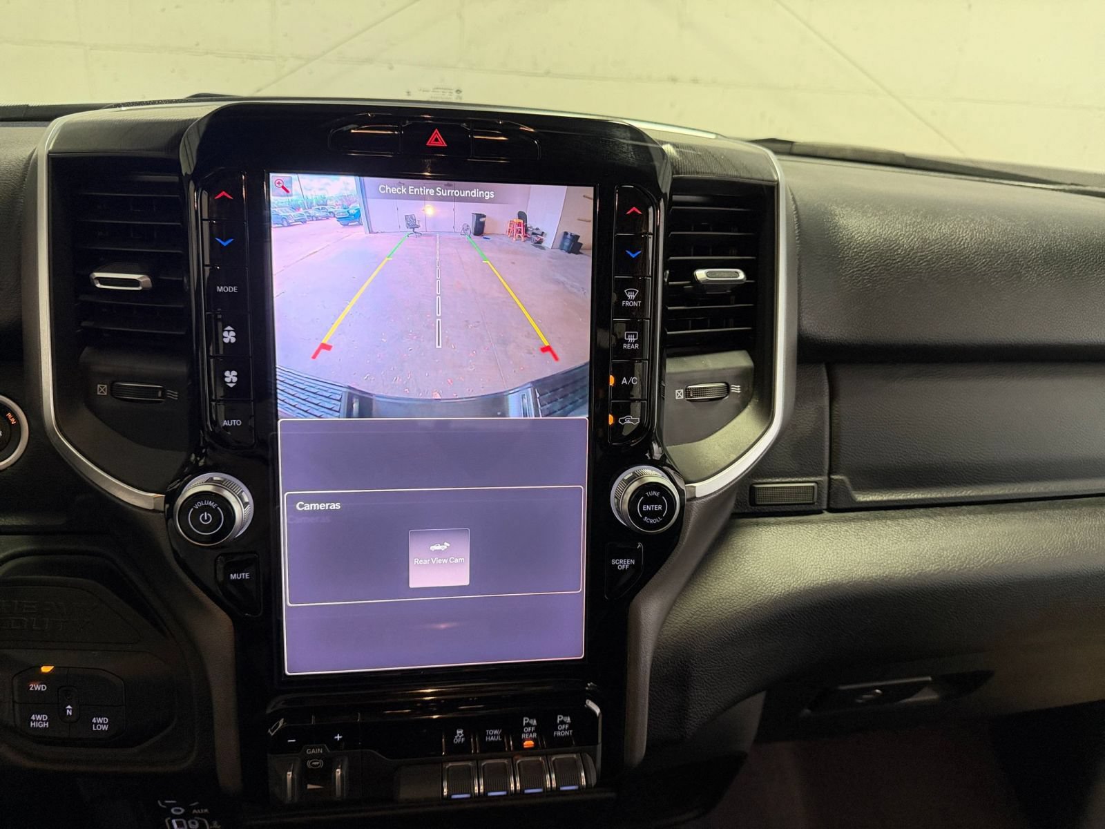 Used 2025 RAM 2500 Big Horn AWD/4WD image 24