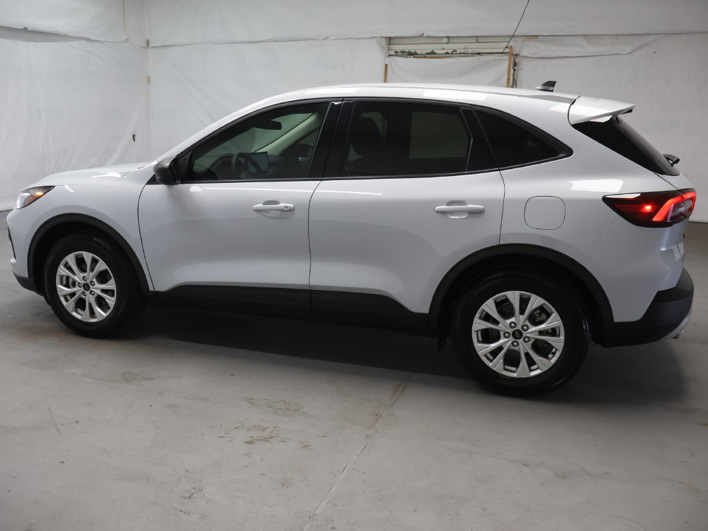 Used 2026 Ford Escape Active w/ Tech Pack #1 FWD image 4