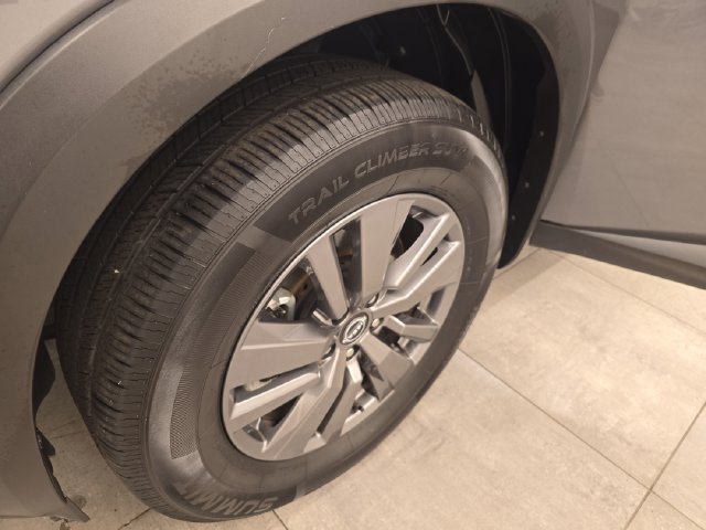Used 2025 Nissan Pathfinder SV FWD image 40