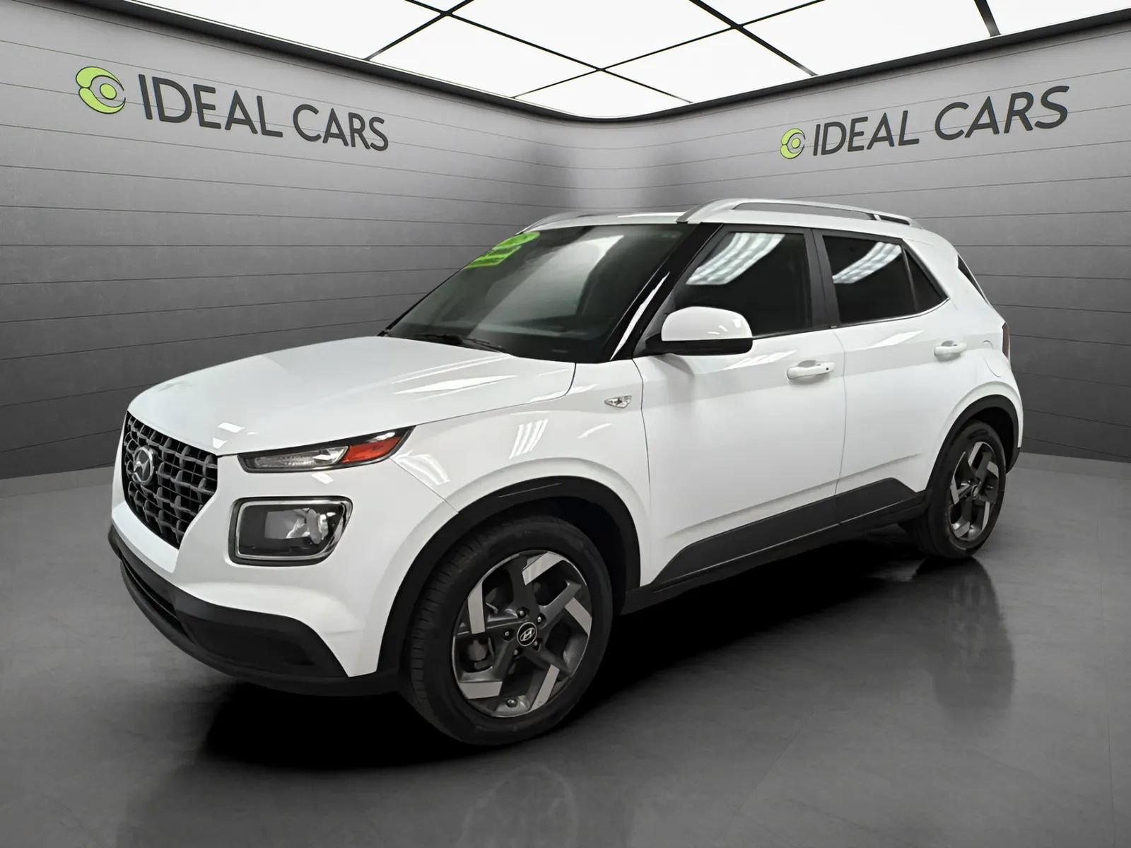 Used 2025 Hyundai Venue SEL FWD image 1