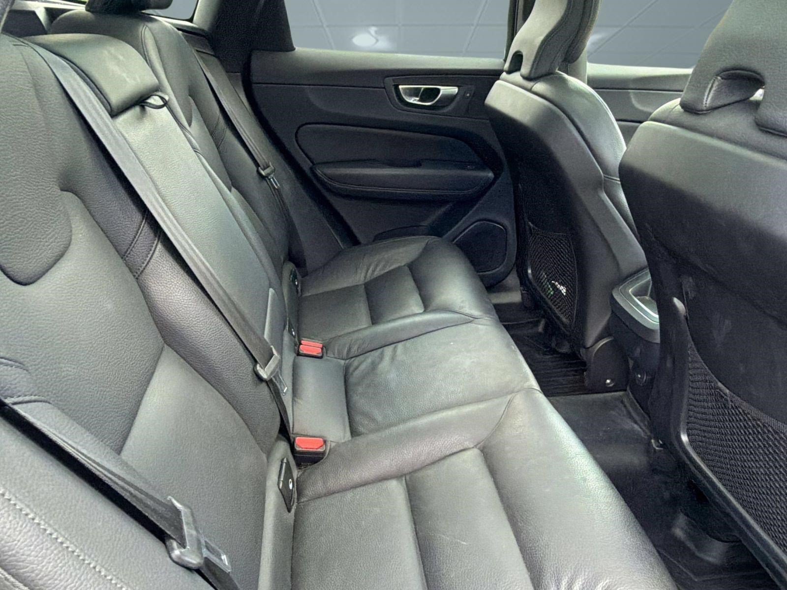 Certified 2024 Volvo XC60 B5 Plus AWD/4WD image 30